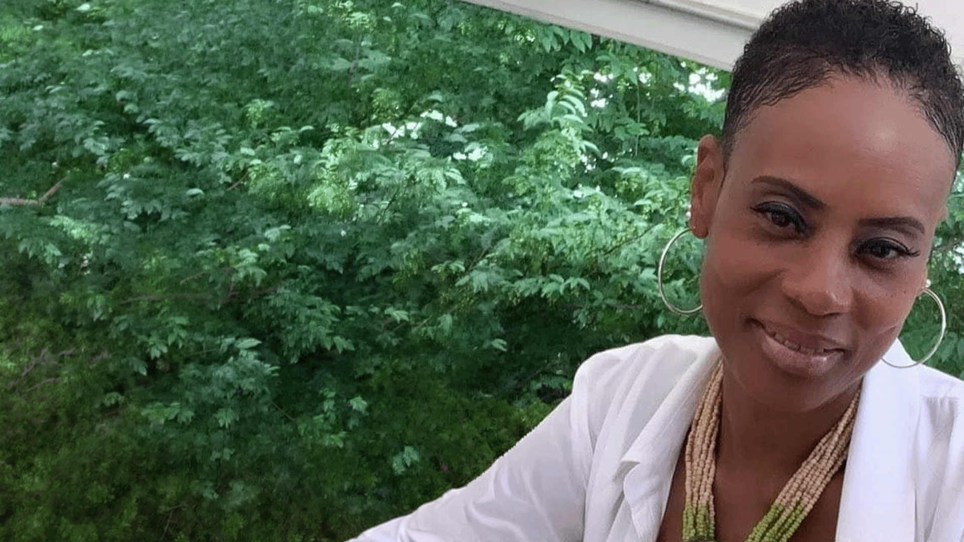 Delores, Case Associate